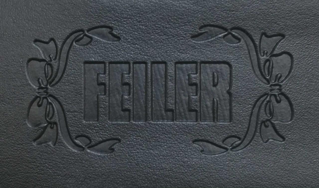 靴裏　両足　ロゴ