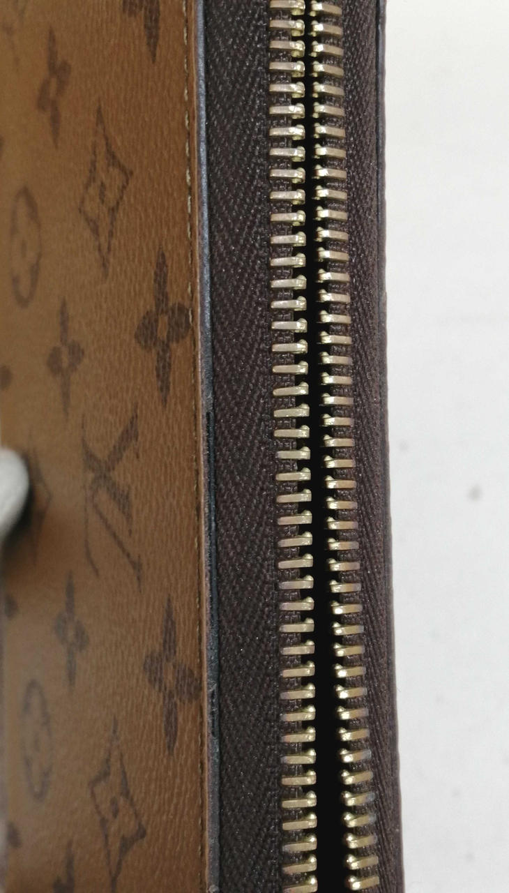 ファスナー
所々劣化しています