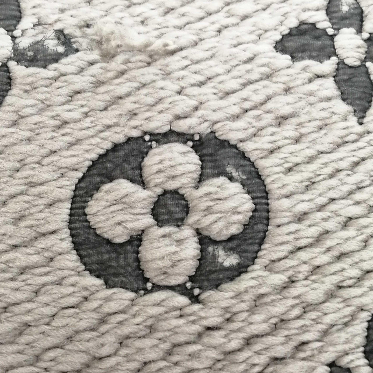 破れとほつれあります