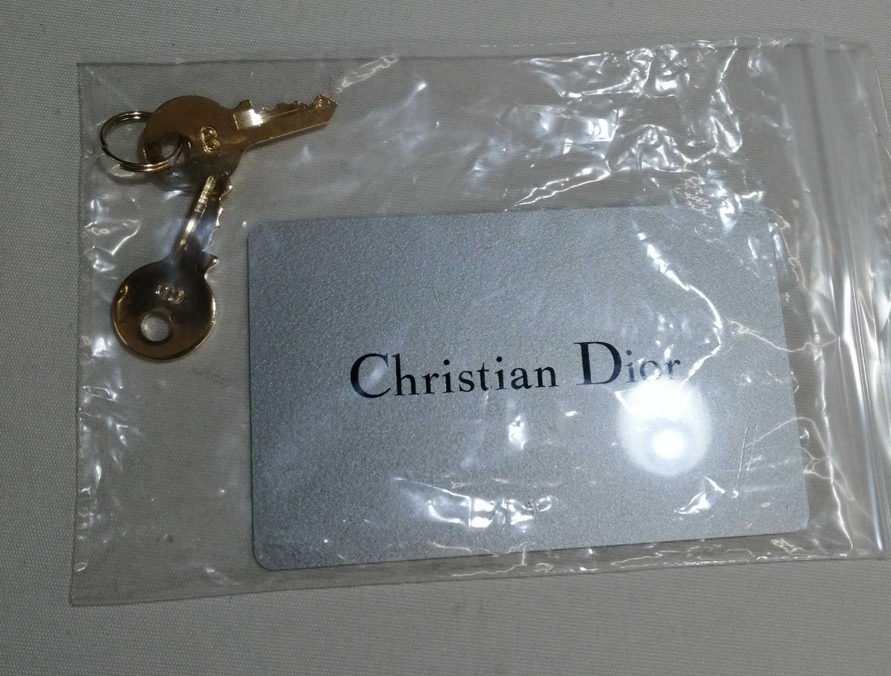 ギャランティカードと鍵付属