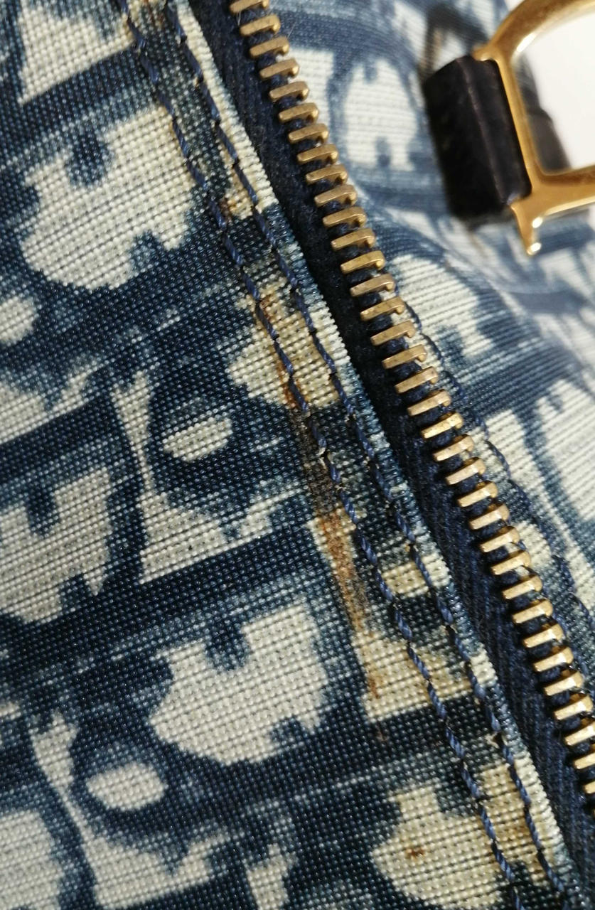 シミ汚れあります