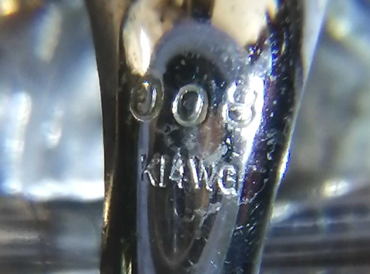 ダイヤ　裏面刻印『0.08 KI4WG』