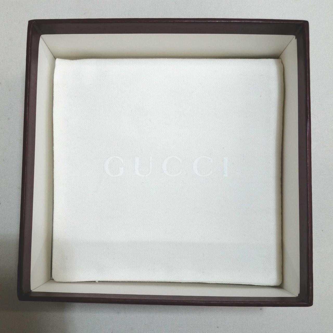 付属品2　箱中身　ネックレスの袋ロゴ入り