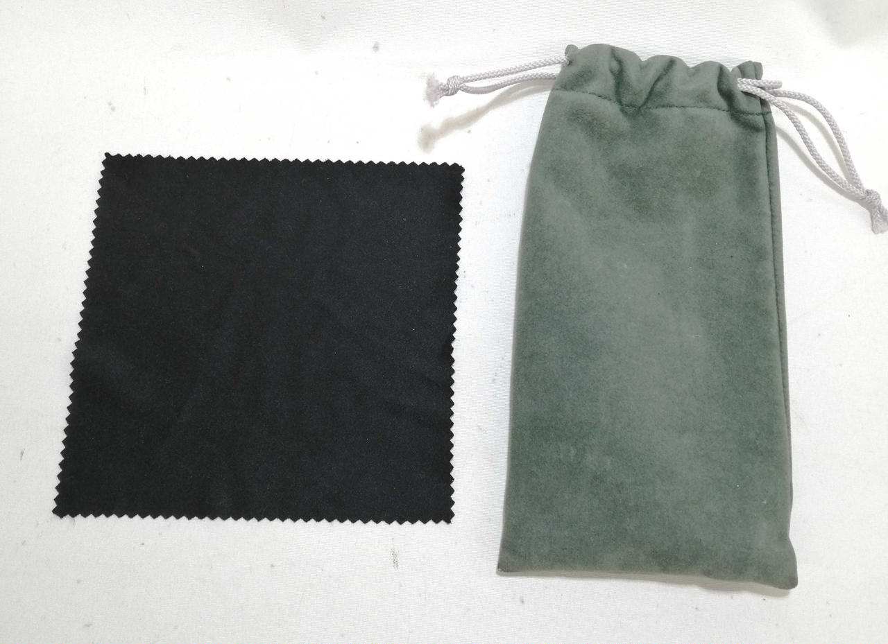 付属品　メガネ拭き　メガネケース