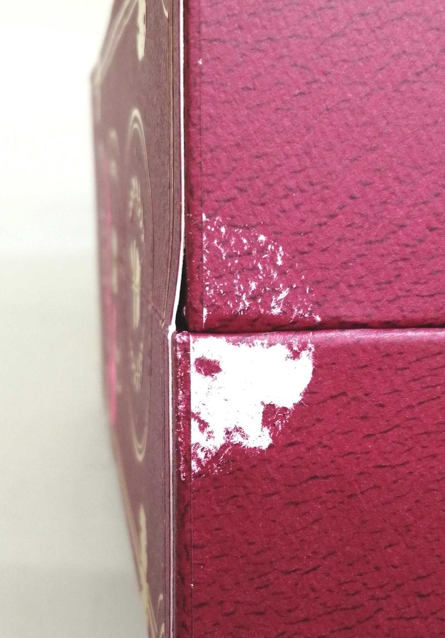 底面にのみ、開封時のキズあります