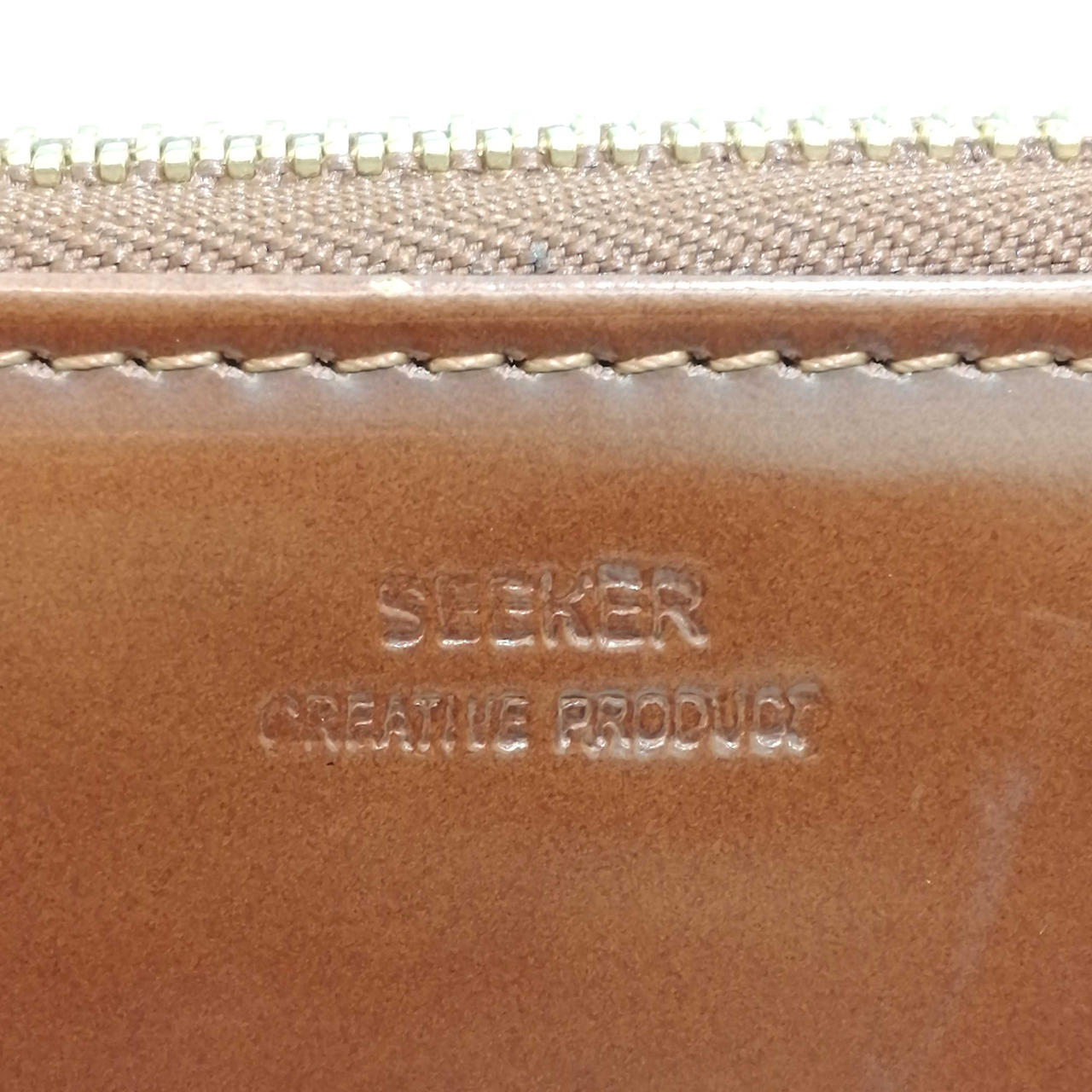 本体正面　ロゴ