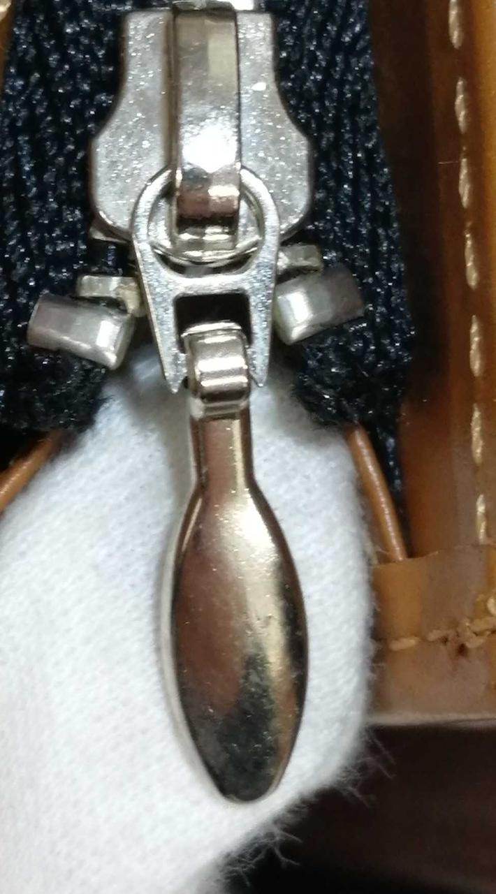 本体内側　ファスナー部分