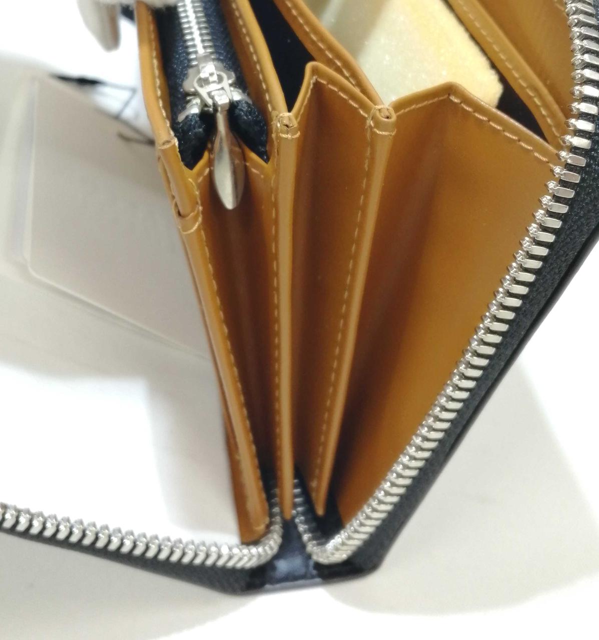 内側のファスナーは下まで下がりません