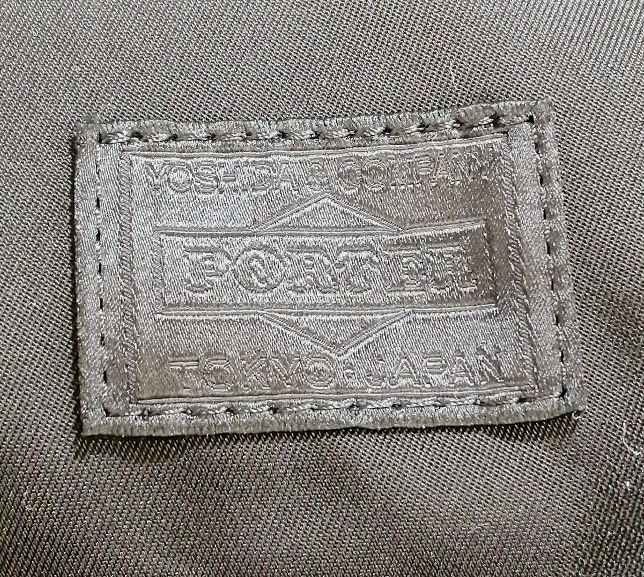 正面　右下　ロゴ