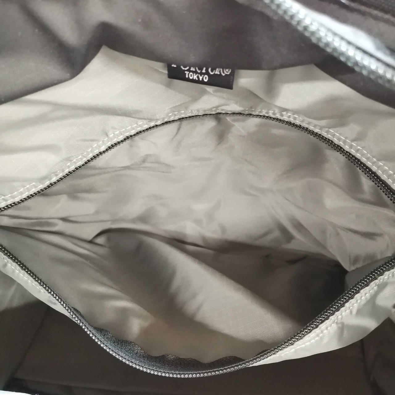 中身　奥側　ポケット内側