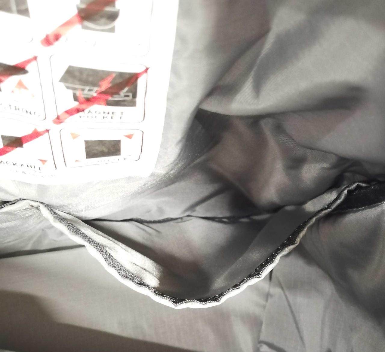 中身　正面側　右ポケット内側