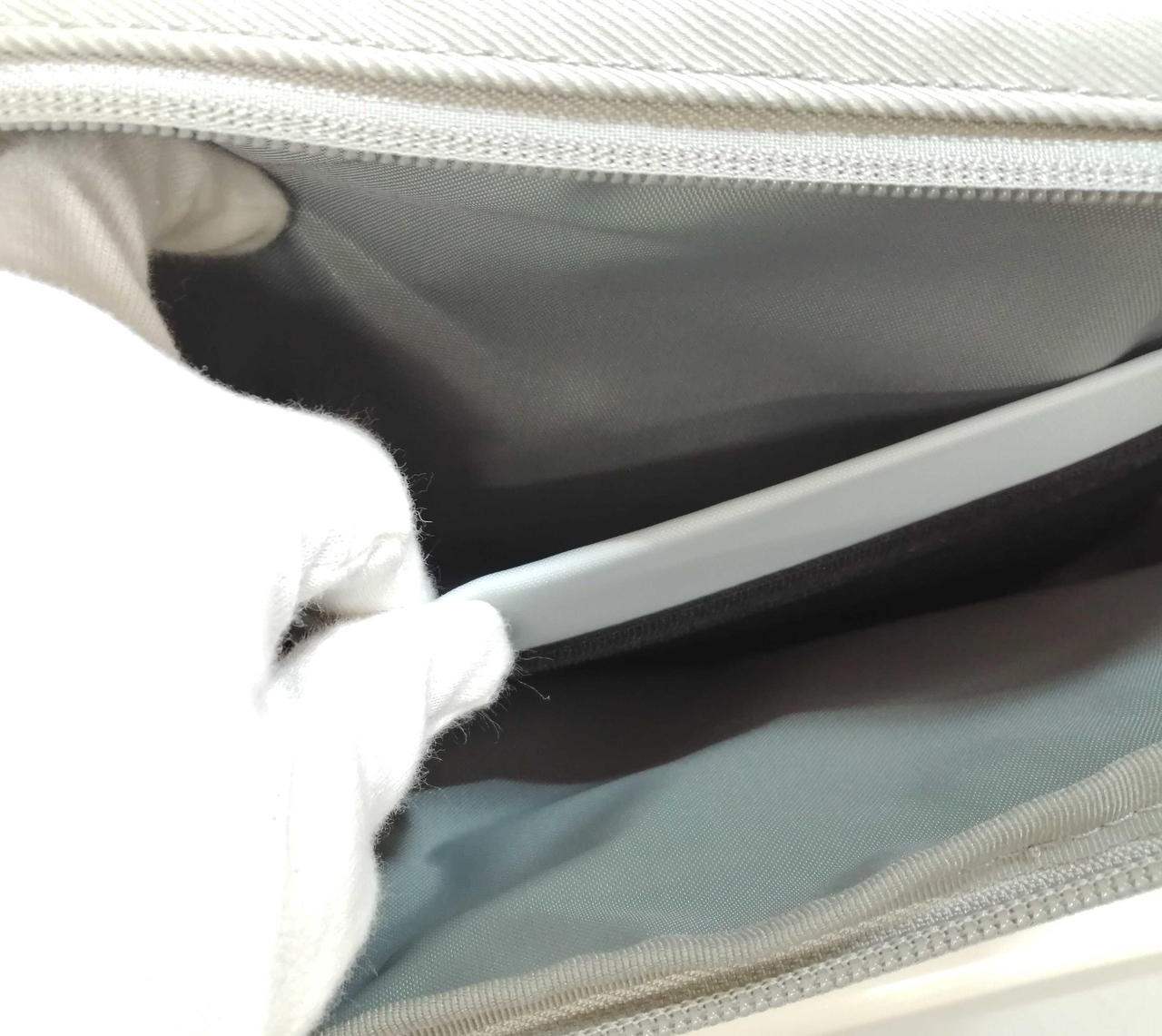 外ポケット　大　中身