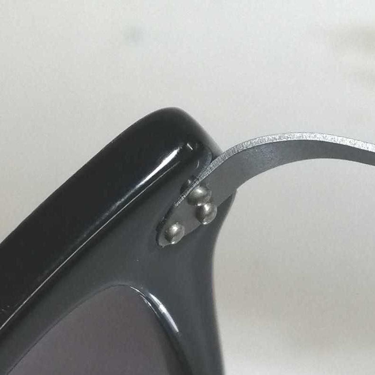 つる　元からスムーズに閉じれない形です