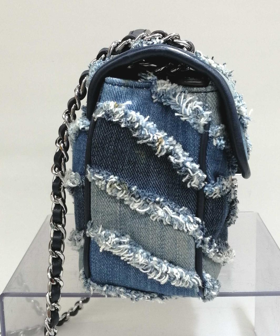 右側面　黄色い汚れあり