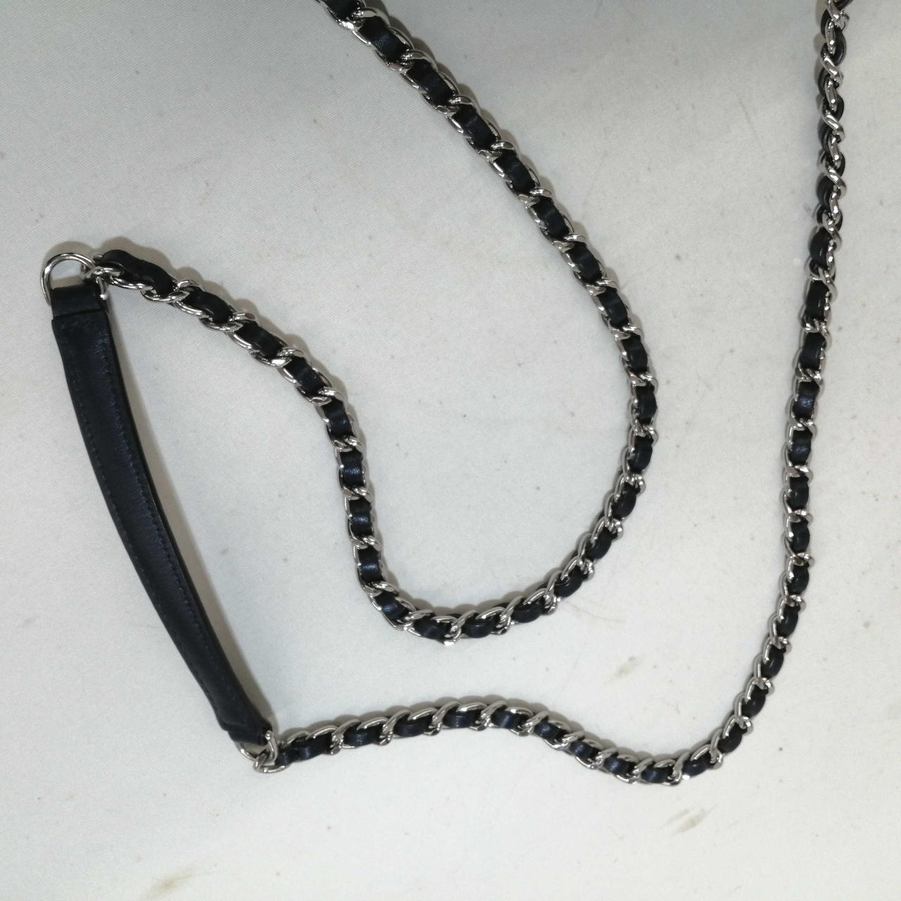 ショルダー部分　紺色です