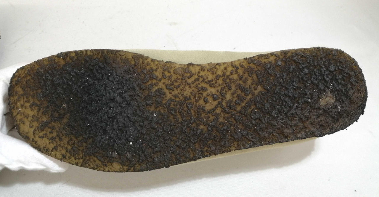 左足底面　汚れあり