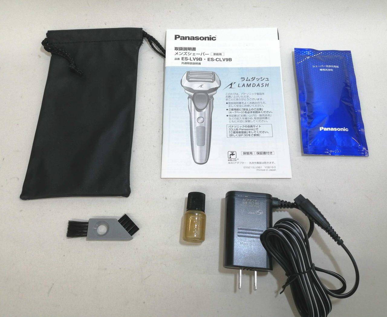 付属品　洗浄剤　取扱説明書　充電器など