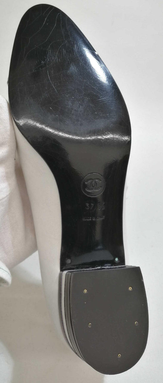 右足裏面　汚れあり