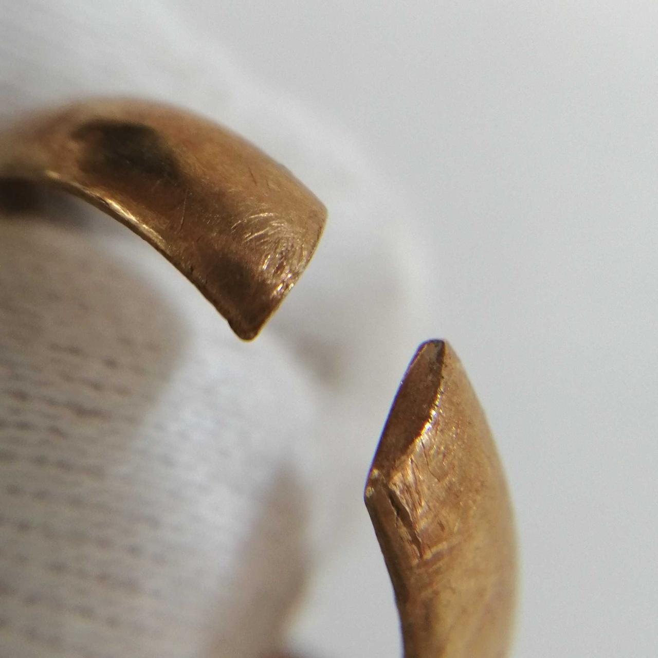 破損部分表面
キズあります