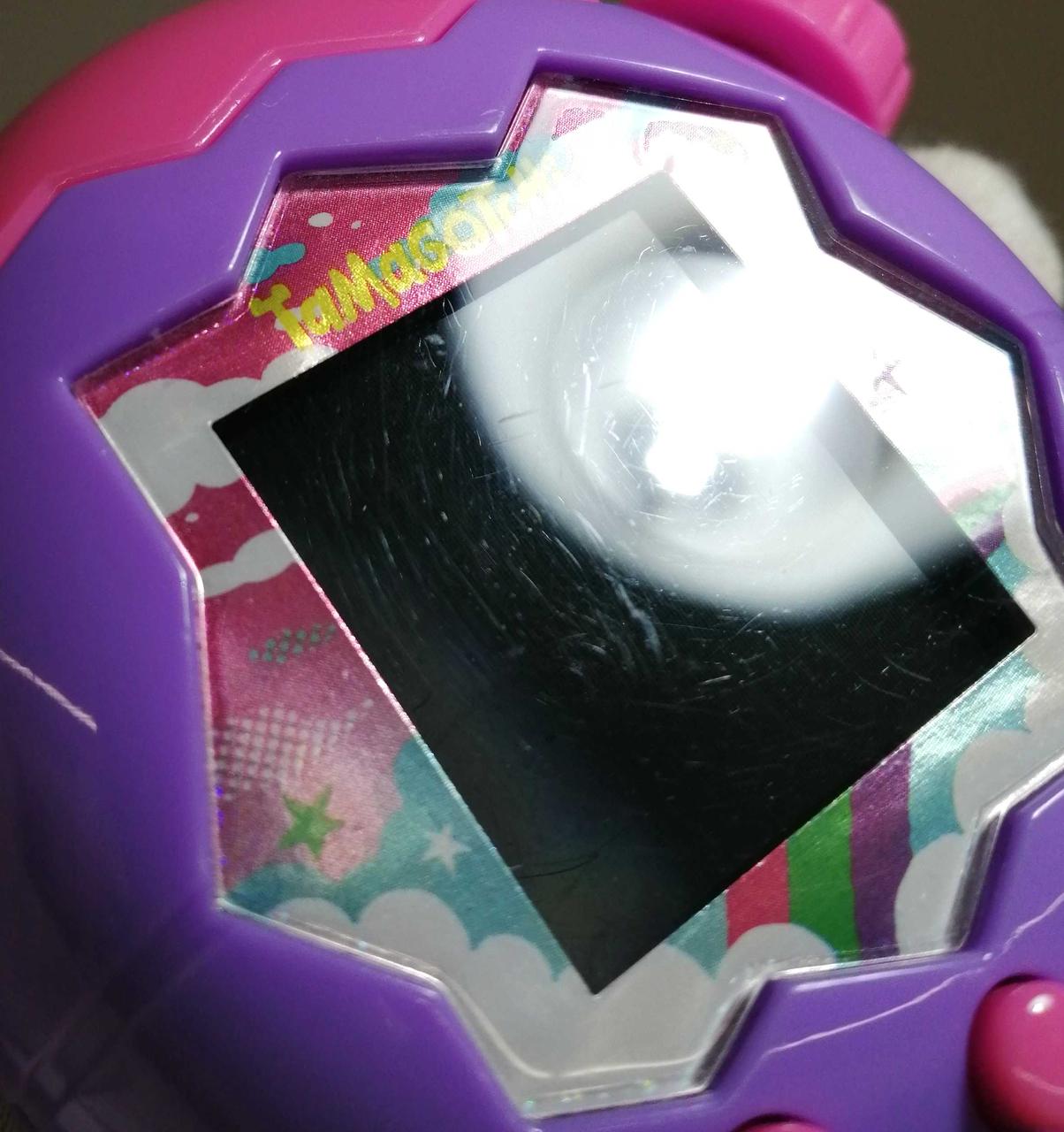 画面に使用した際のキズあります