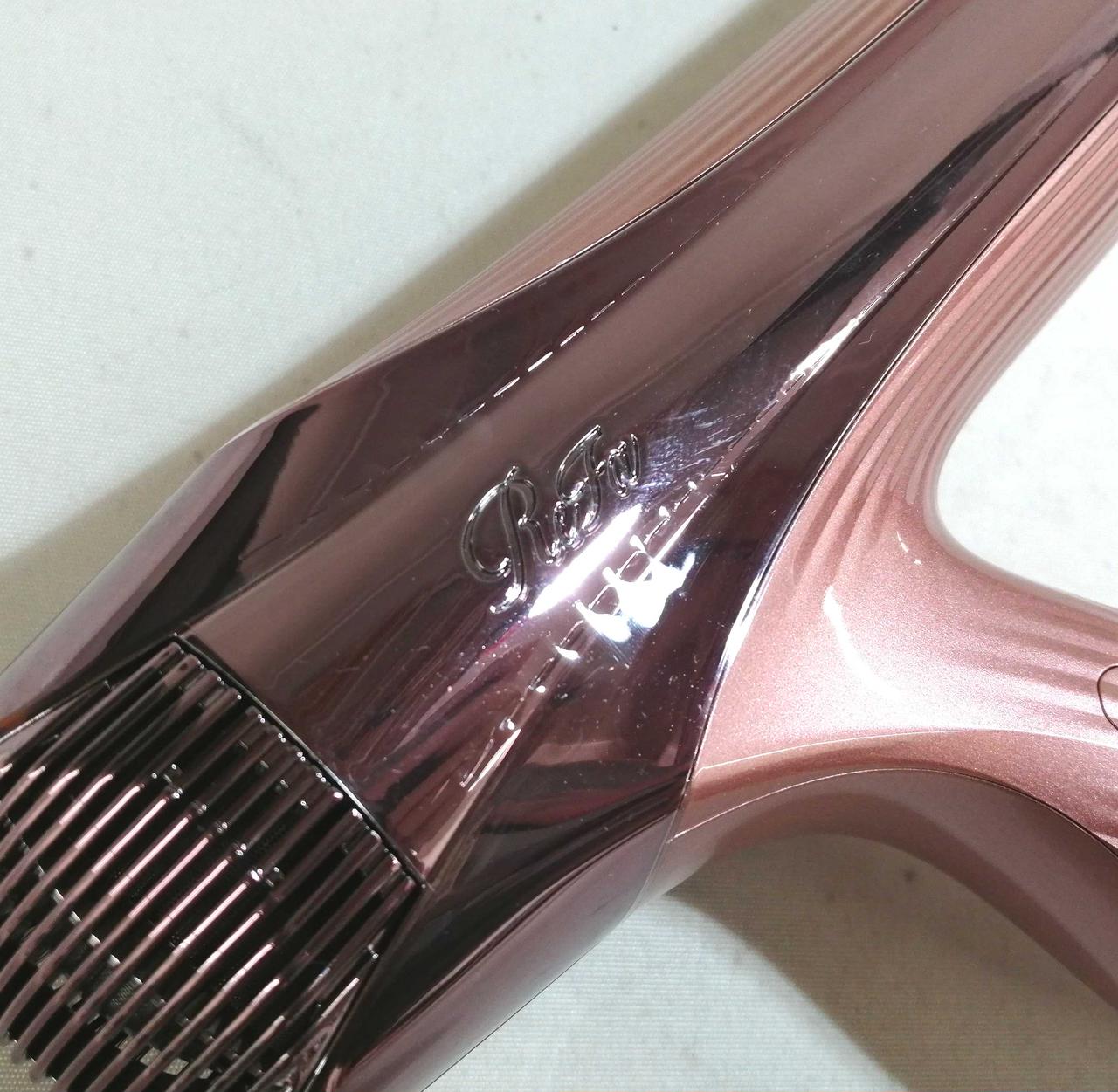 保護フィルムが貼ってある為綺麗な状態です