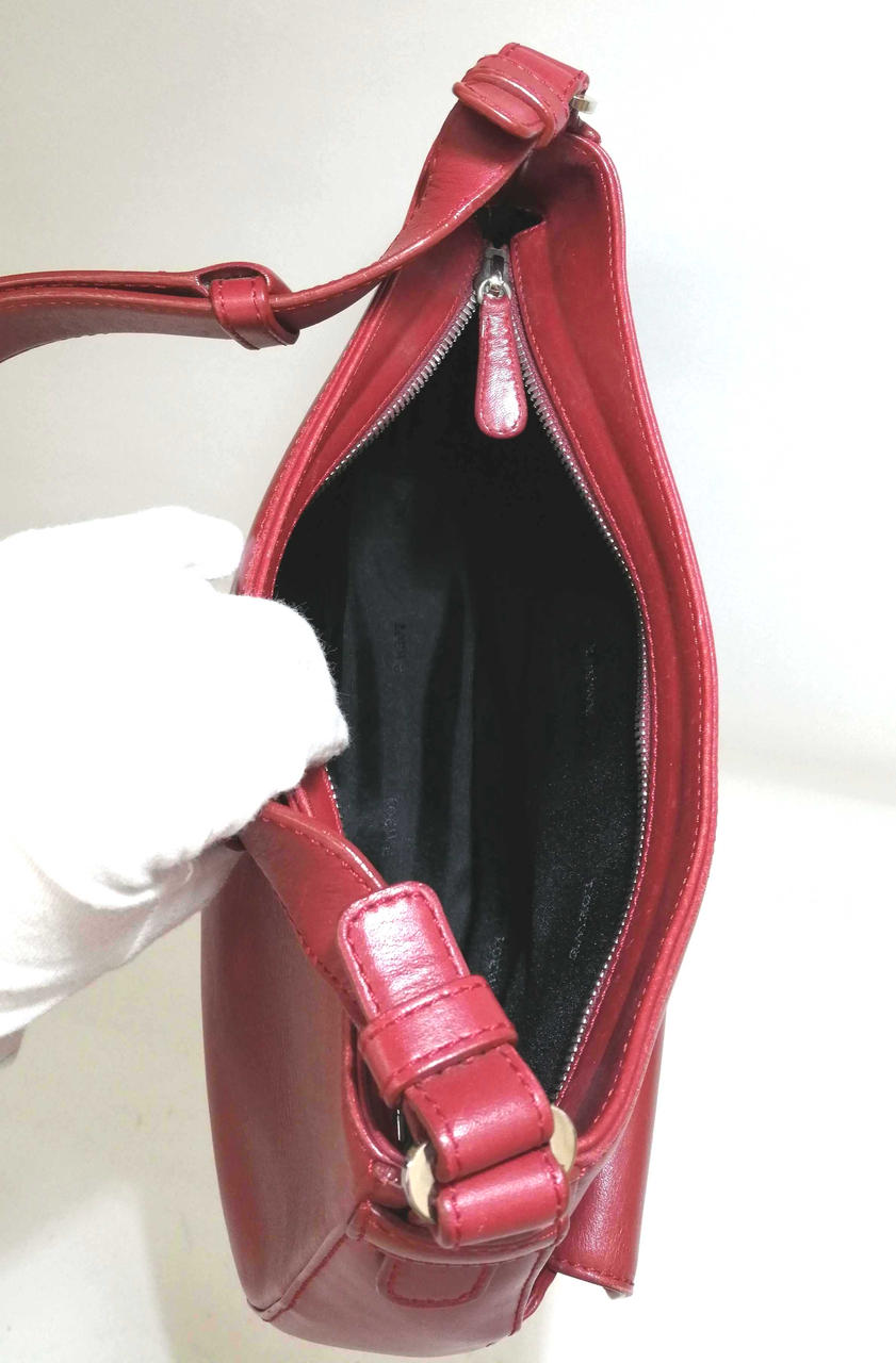 内側　破れ等ありません