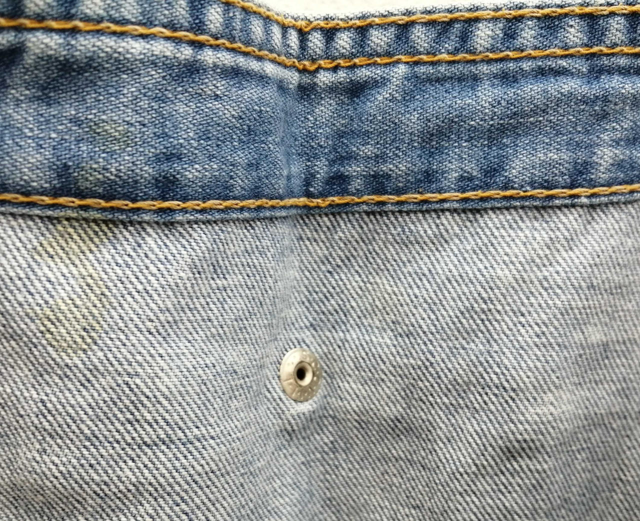 シミの内側です