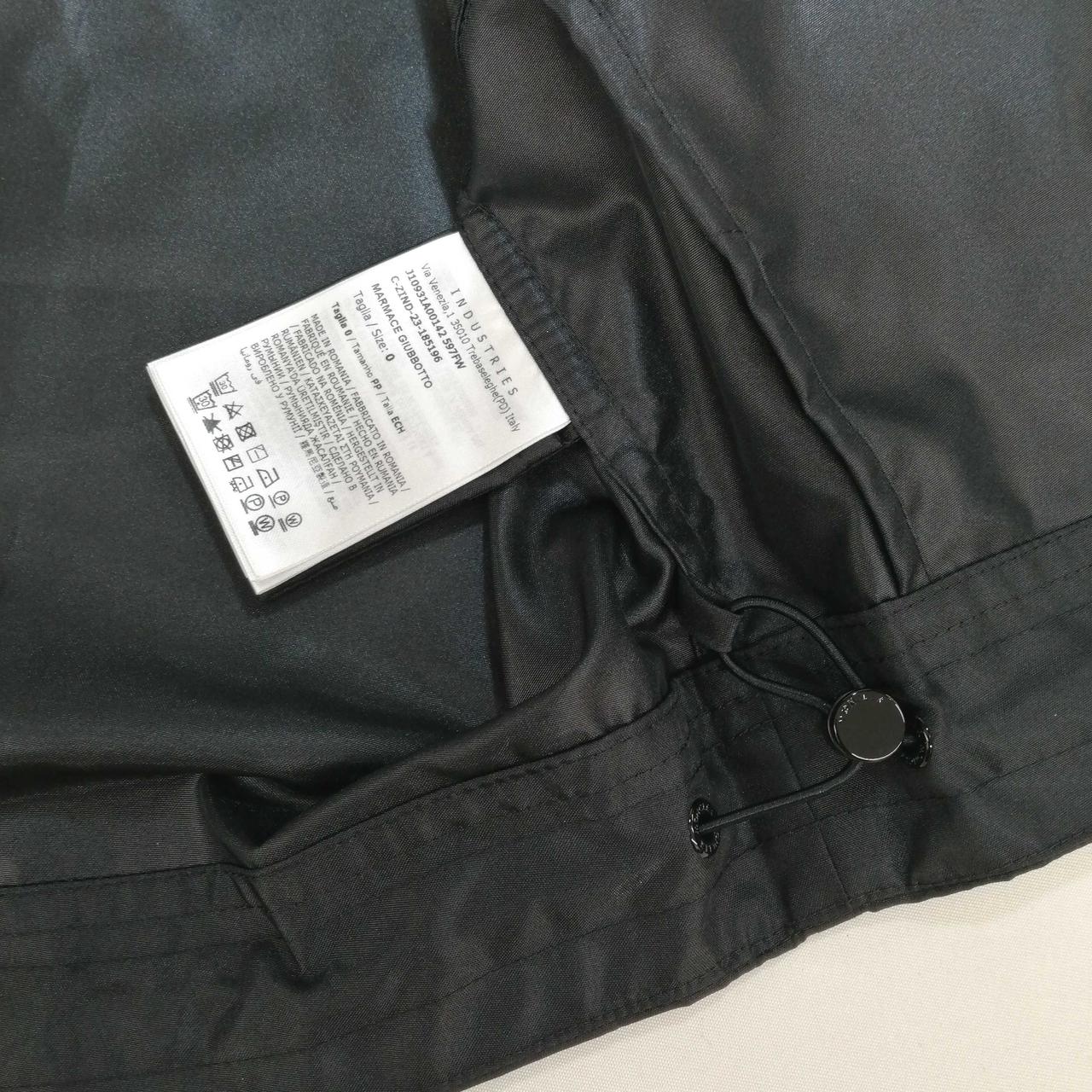 裾絞れます
