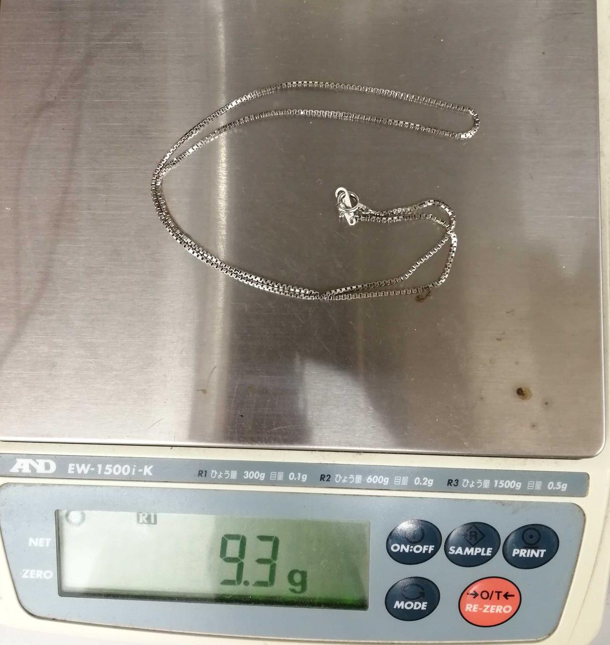 9.3g