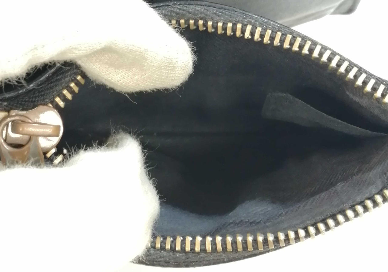 チャック部分中身