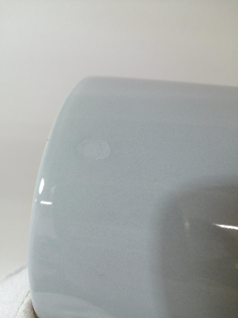 上部に一部変色あり。