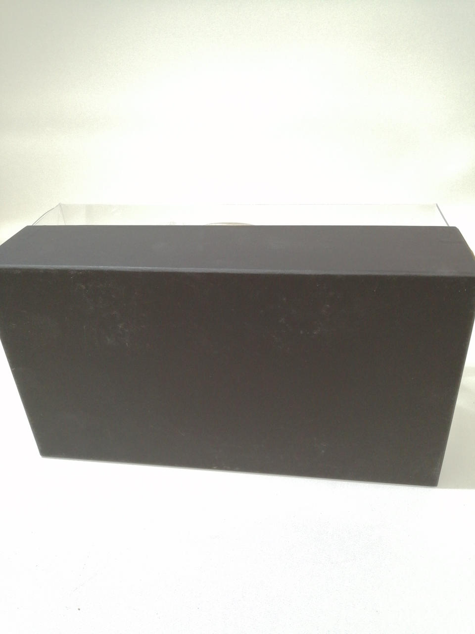 箱裏面に一部に白い汚れあり。