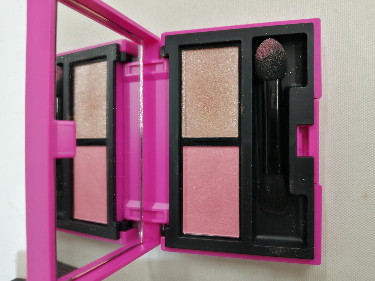 アイシャドウ本体中身