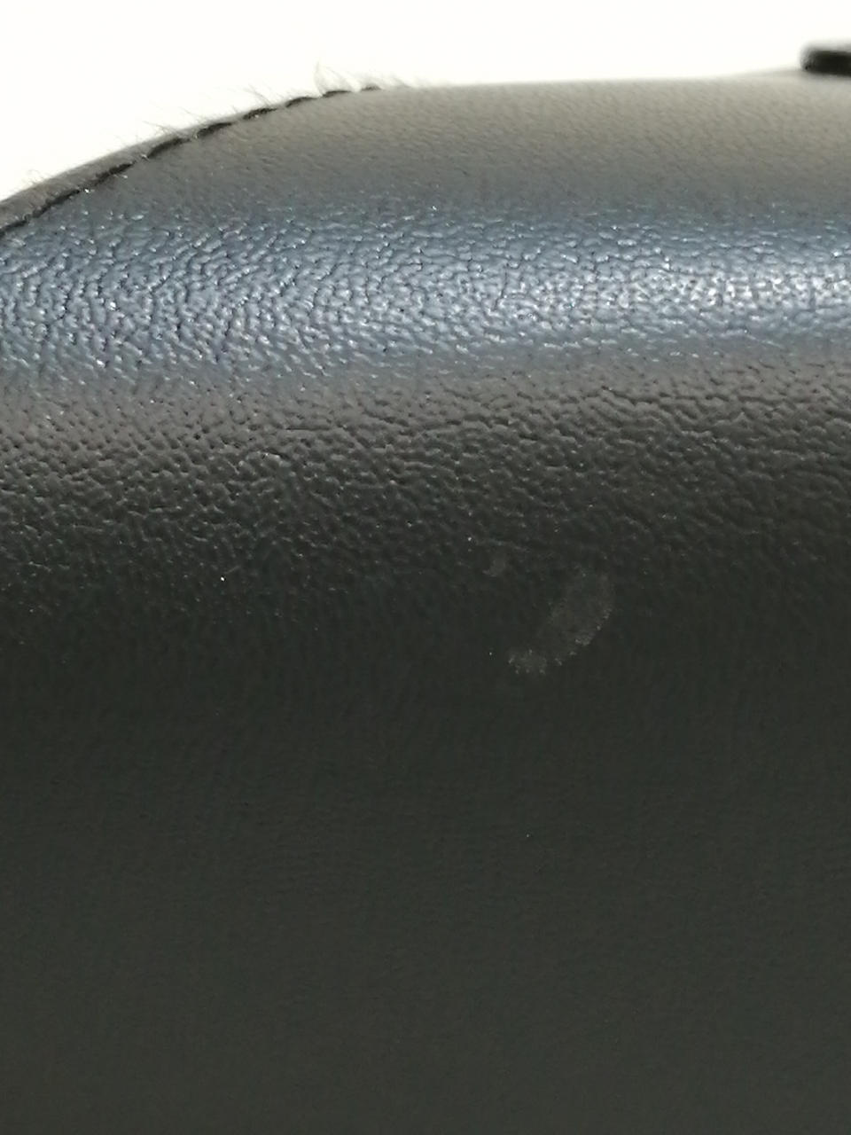 ケース裏面
汚れあります