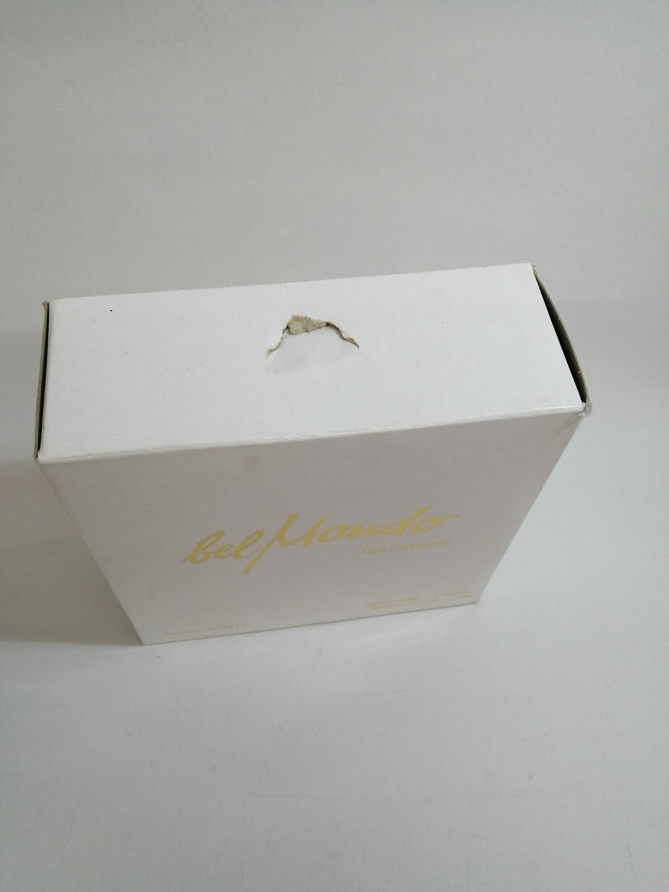 箱破れあります。