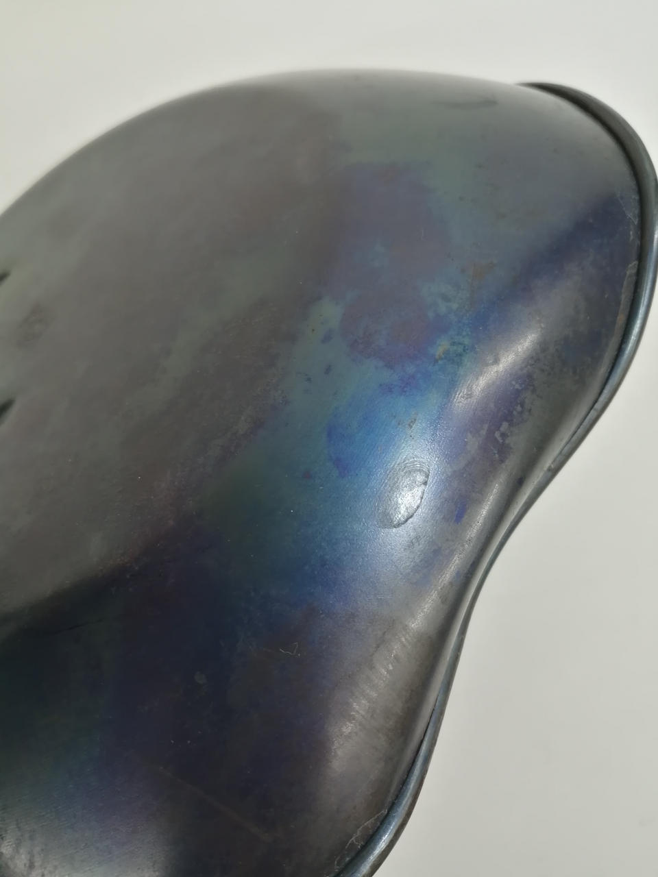 いくつか変色部分あります。