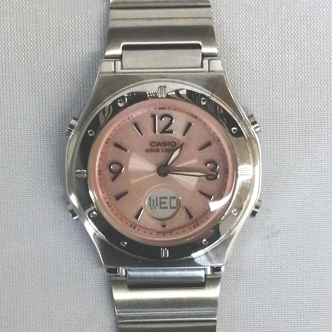 ガラス部分に細かい傷少しあり