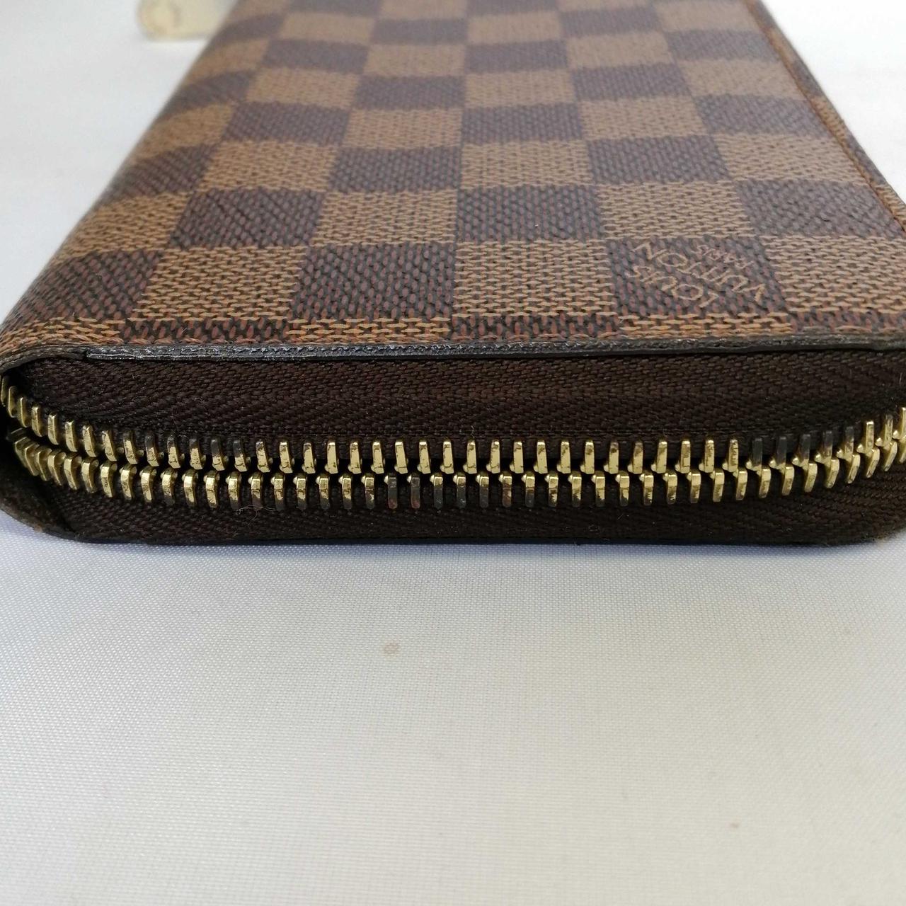 ファスナー部分全体に剥げ、サビがあります