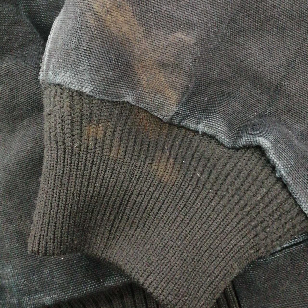 袖に汚れがあります