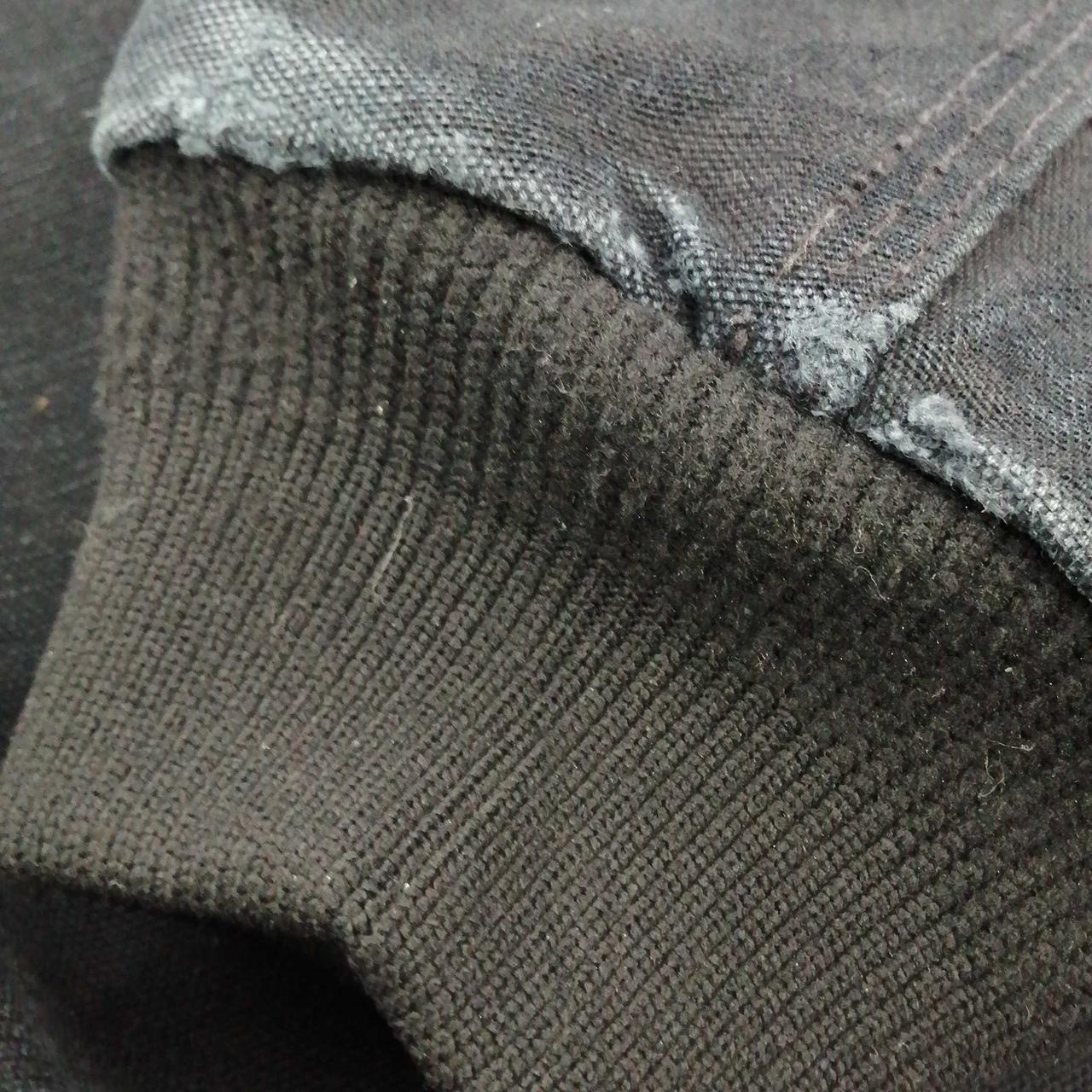 袖にダメージがあります