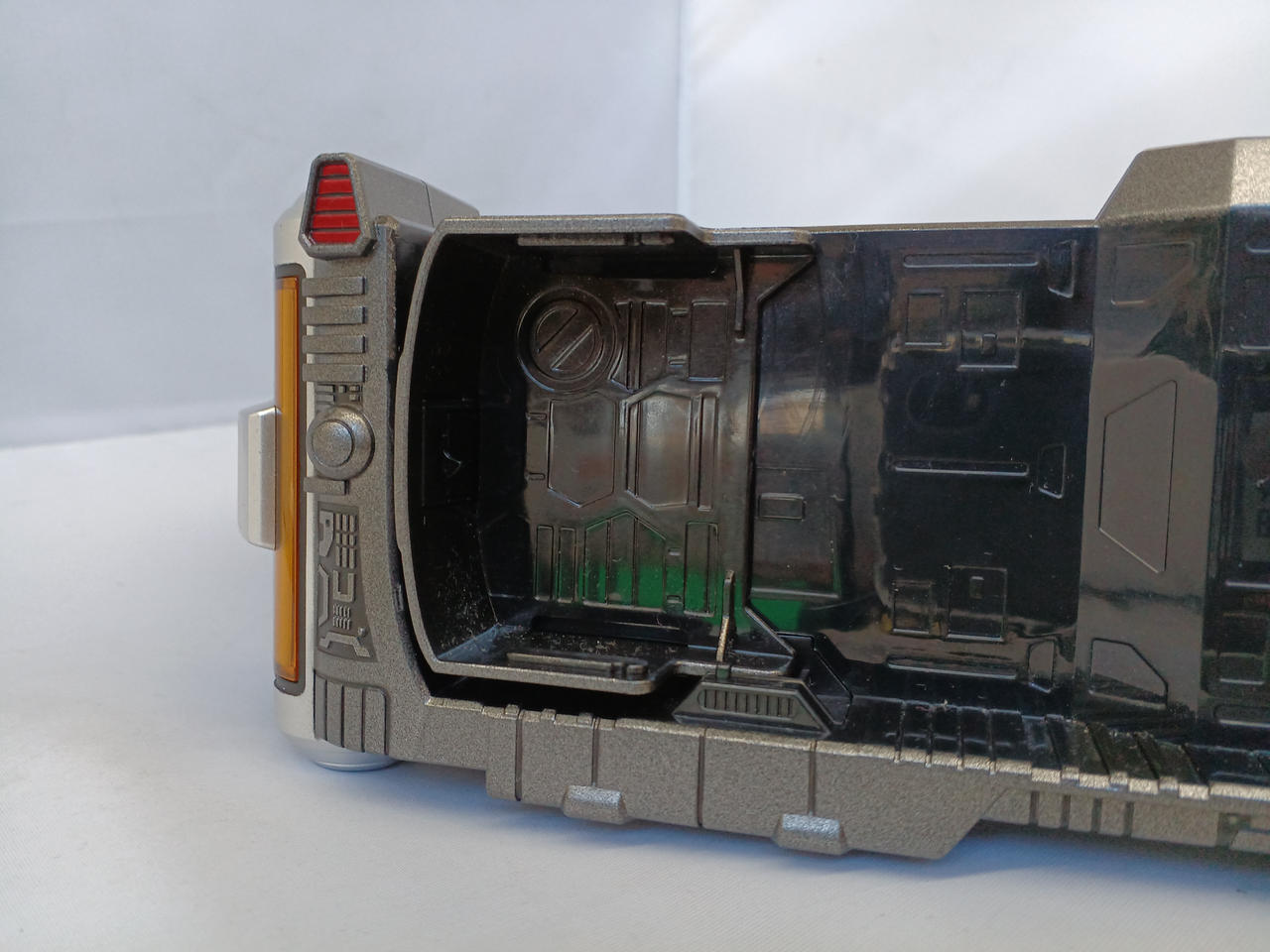 回転する基部に傷があります。