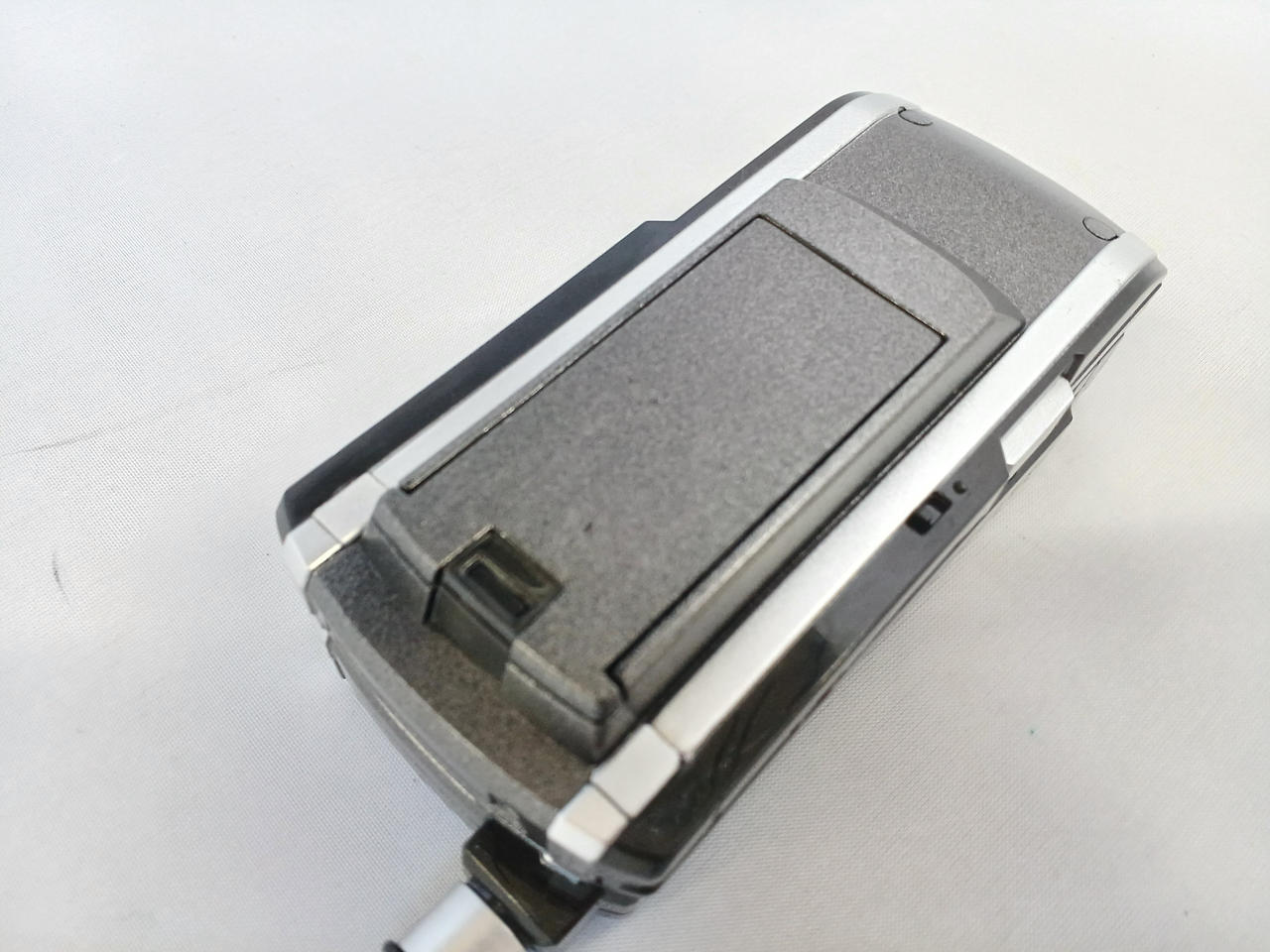 カイザフォン裏側に傷あり。