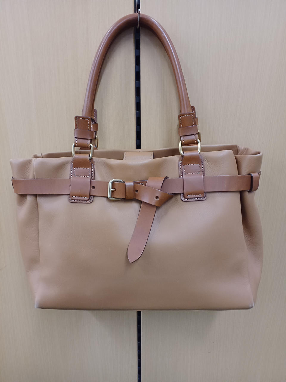 全体的にキズや擦れなどあります