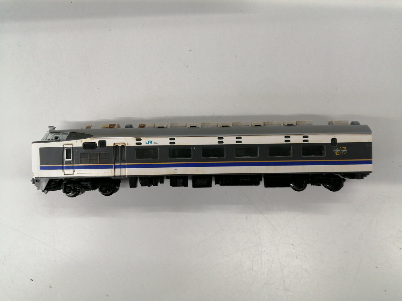 細かいところに黄ばみあり