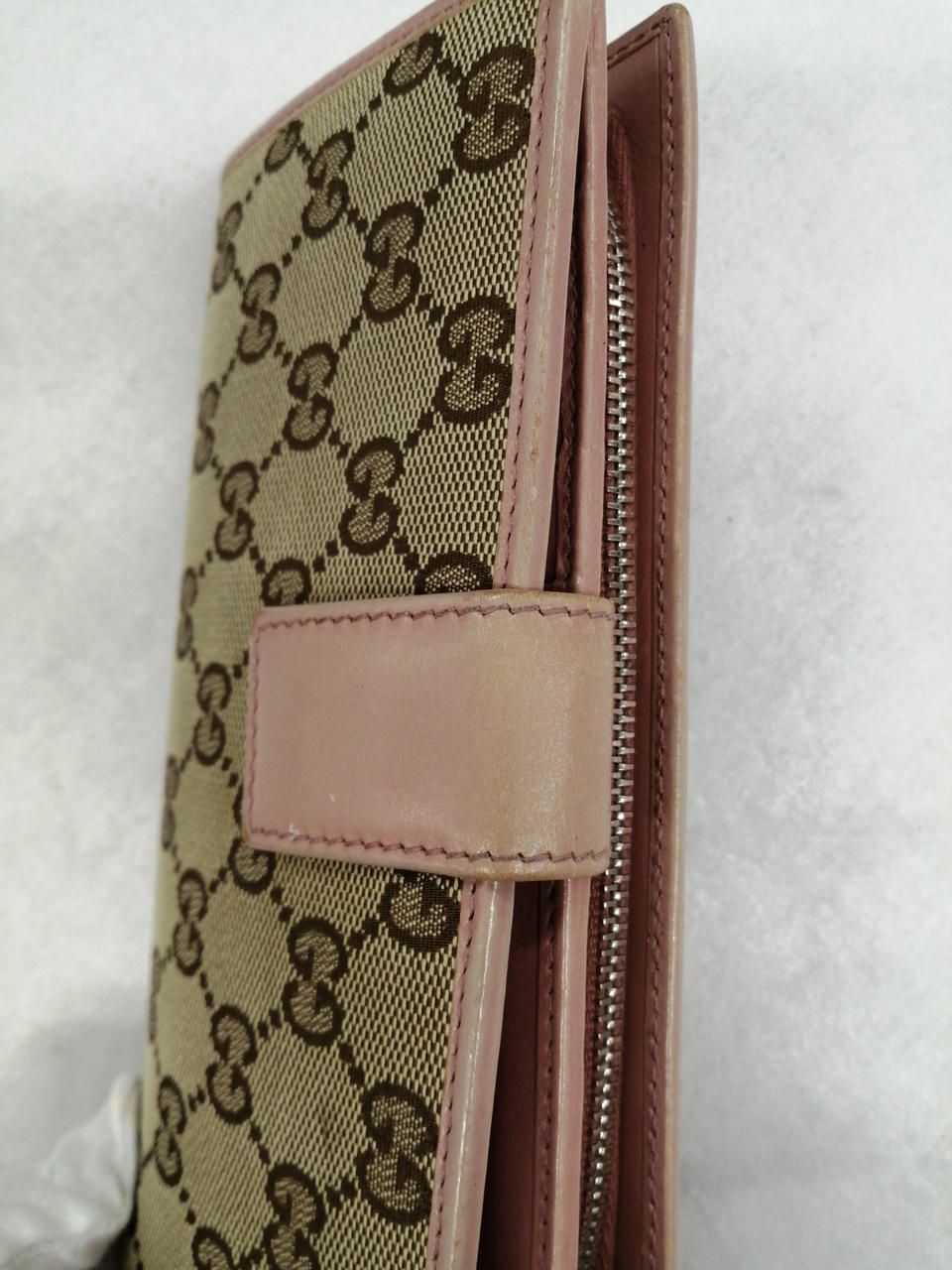 スレや色褪せがあります