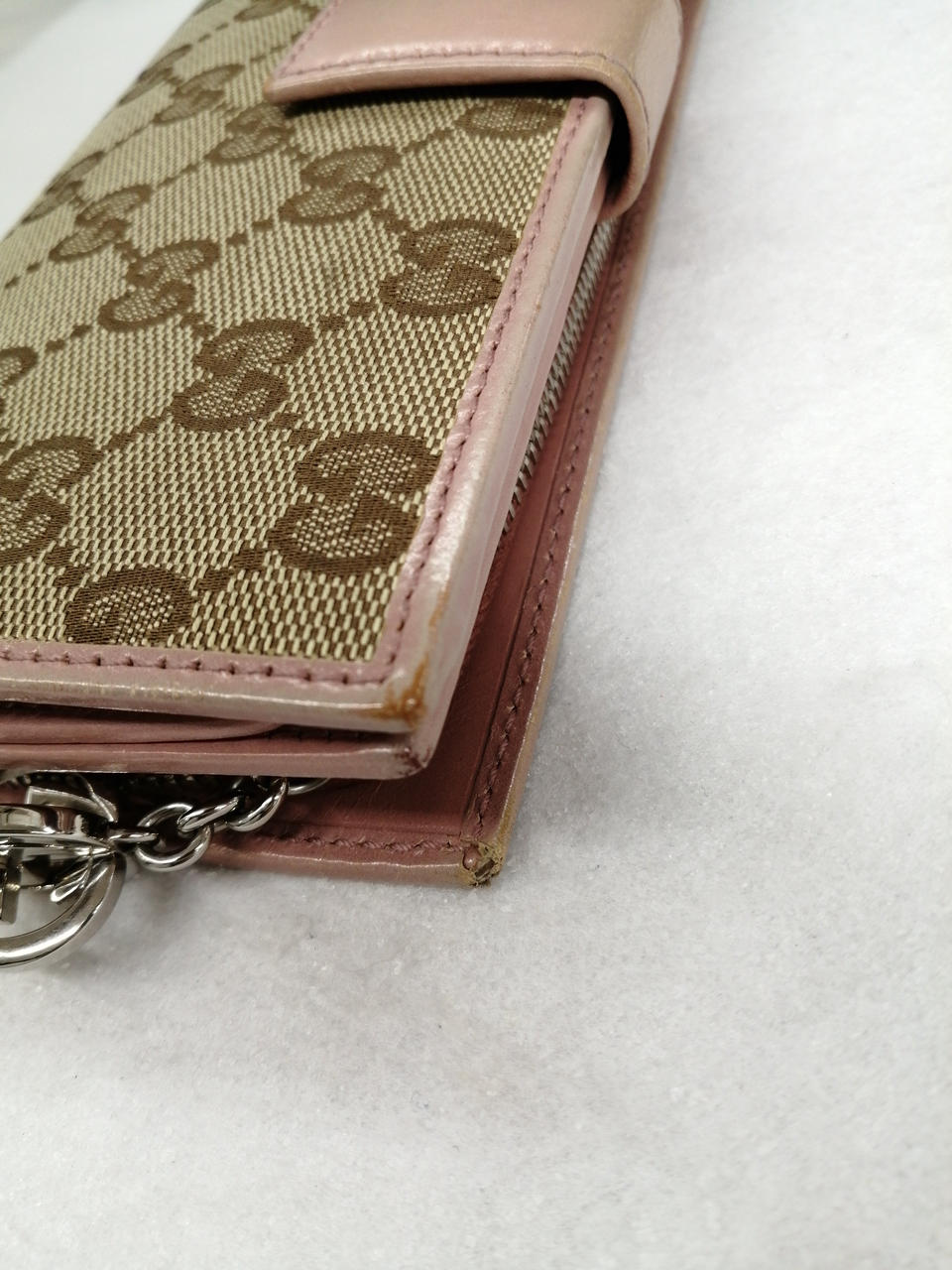 角にスレ、剥げ等のダメージがあります