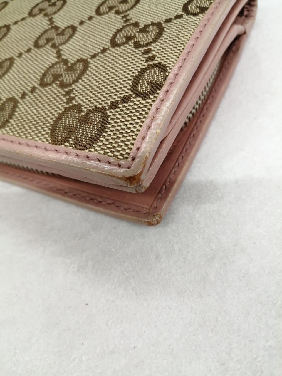 角にスレ、剥げ等のダメージがあります