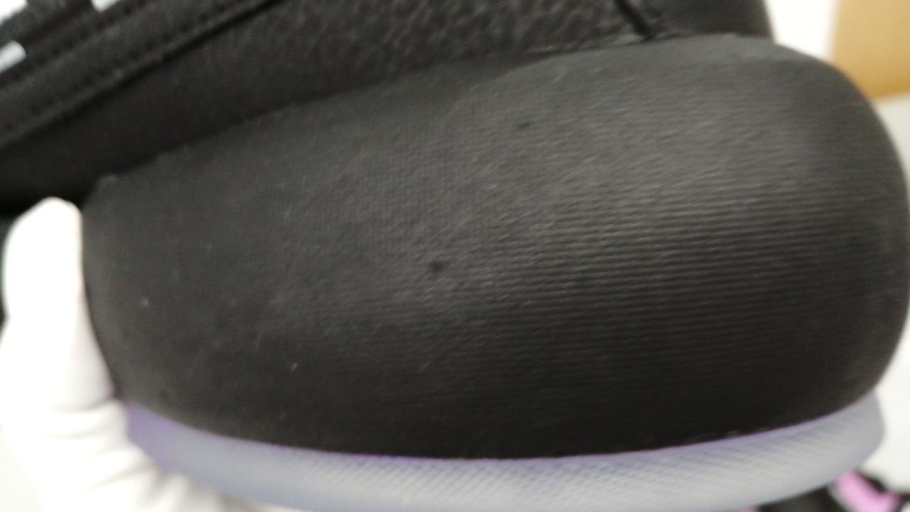 かかと部分キズ有り