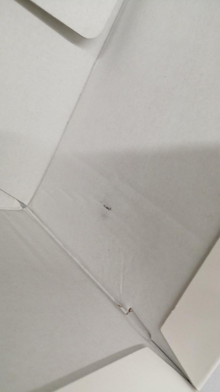 箱の中、汚れ有り