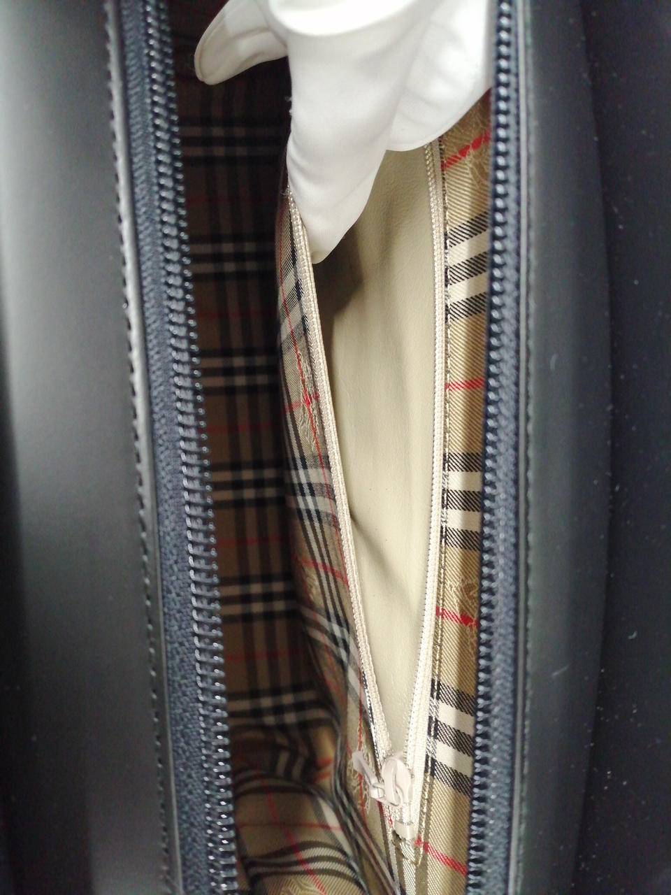 内側ポケットの中ベタつきあり